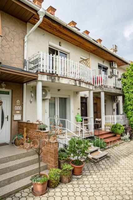 Csorna központjában, 4 szobás sorházi lakás